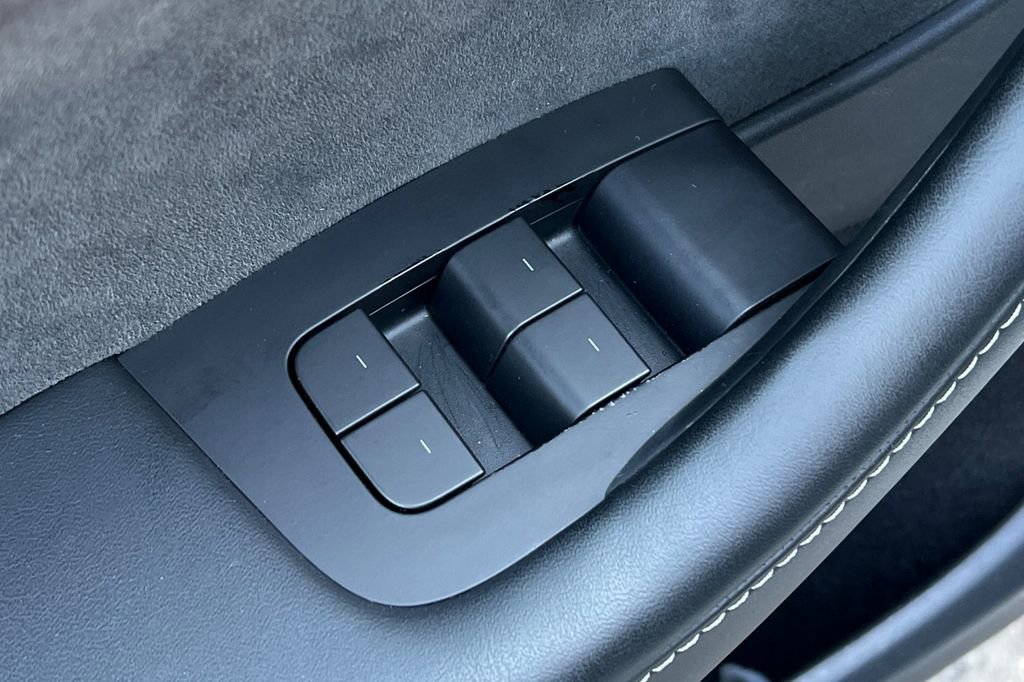 Used 2023 Tesla Model Y Performance image 14