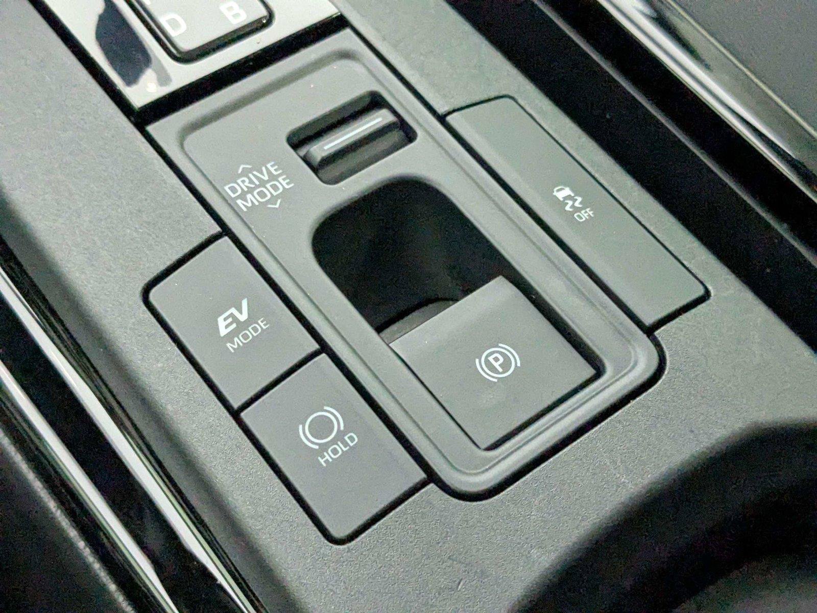 Certified 2025 Toyota Prius LE FWD image 24