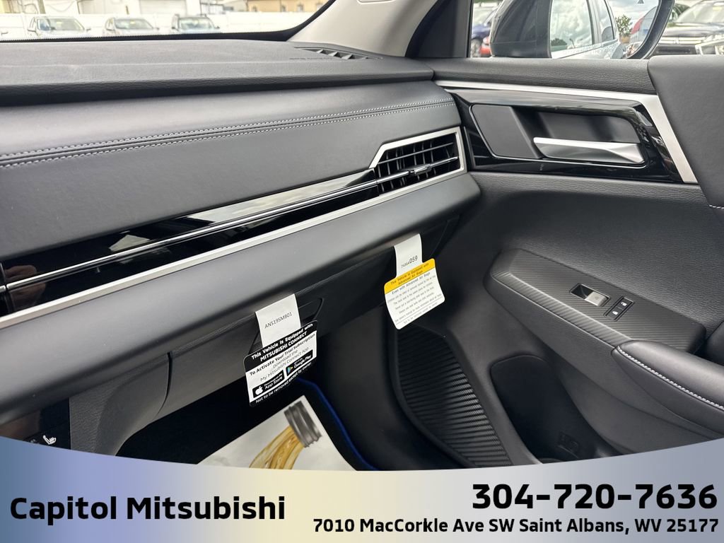 New 2025 Mitsubishi Outlander SE image 26