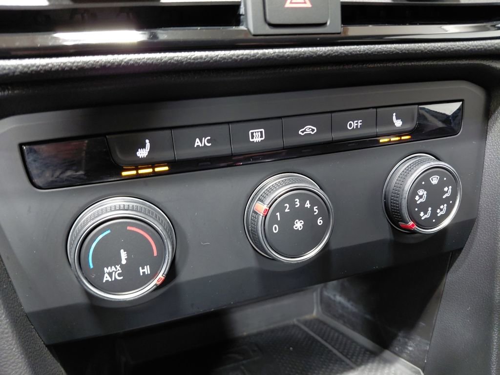 Used 2022 Volkswagen Taos SE image 34