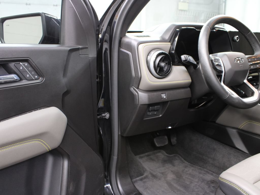Used 2026 Chevrolet Colorado ZR2 w/ Technology Package AWD/4WD image 58