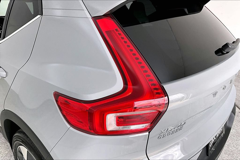 Used 2024 Volvo XC40 B5 Plus AWD/4WD image 40