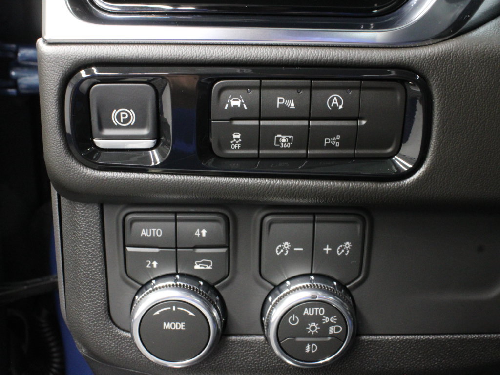 Used 2026 GMC Yukon Denali w/ Sun & Power Step Package AWD/4WD image 61