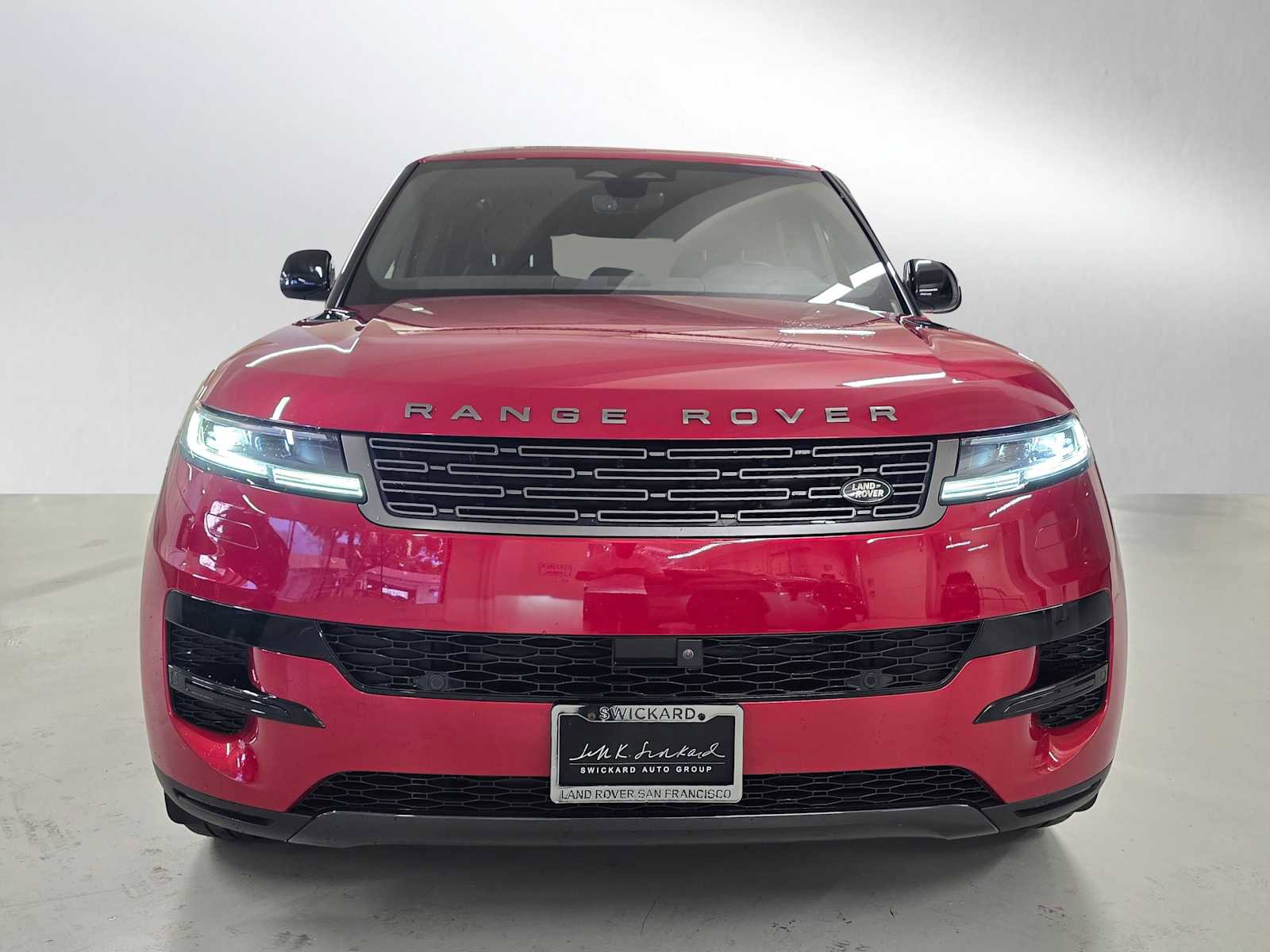 Used 2025 Land Rover Range Rover Sport image 8