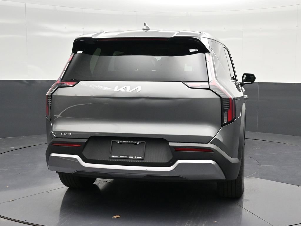Used 2025 Kia EV9 Light image 2