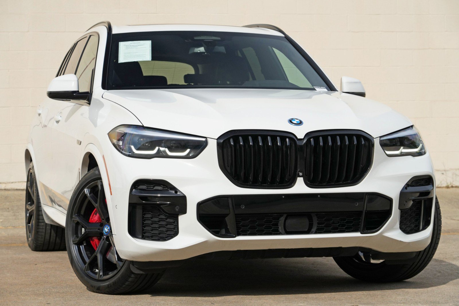 Used 2022 BMW X5 xDrive45e w/ M Sport Package AWD/4WD image 4