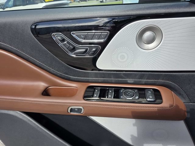 New 2026 Lincoln Aviator Reserve w/ Luxury Package RWD image 13