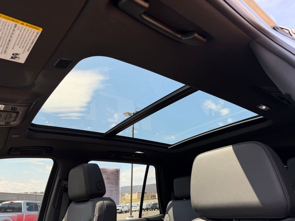 Used 2024 Chevrolet Tahoe Z71 w/ Z71 Off-Road Package AWD/4WD image 6