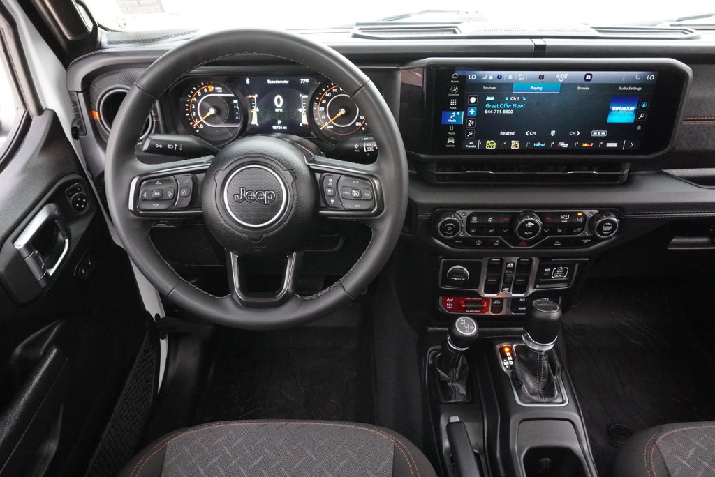 Used 2025 Jeep Gladiator Mojave w/ Convenience Group AWD/4WD image 21