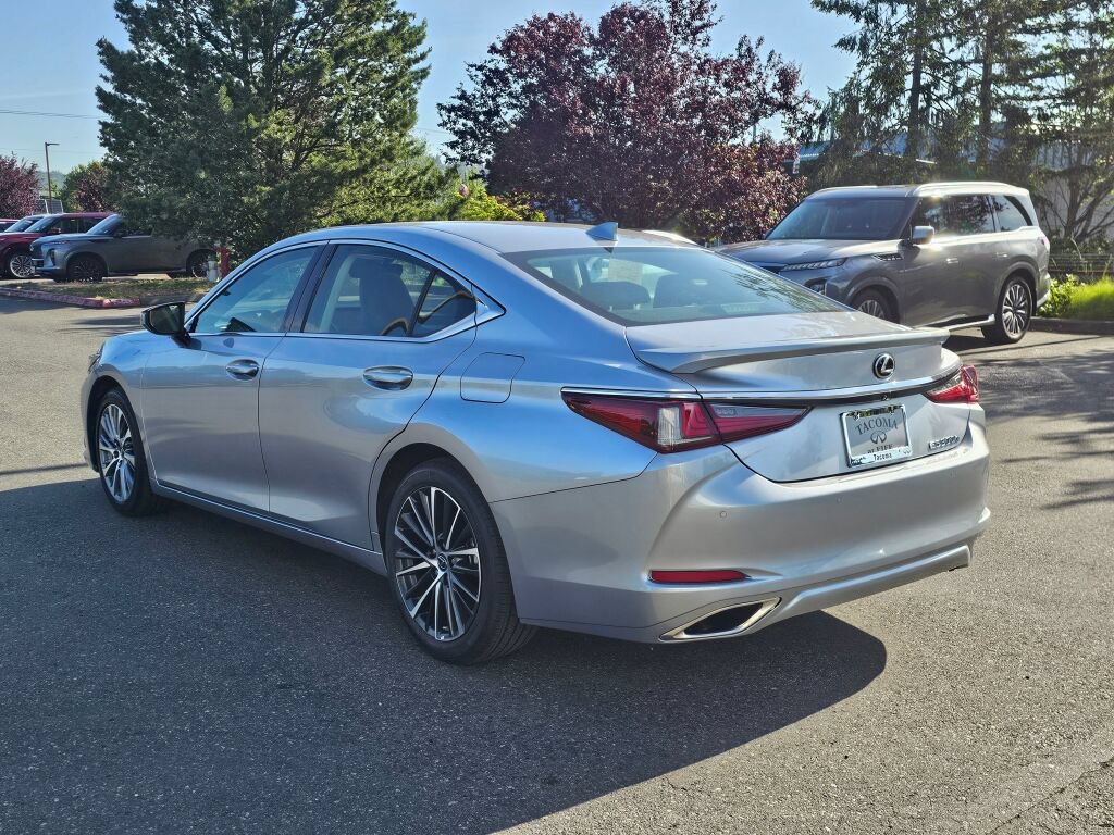 Used 2025 Lexus ES 300h w/ Premium Package FWD image 5