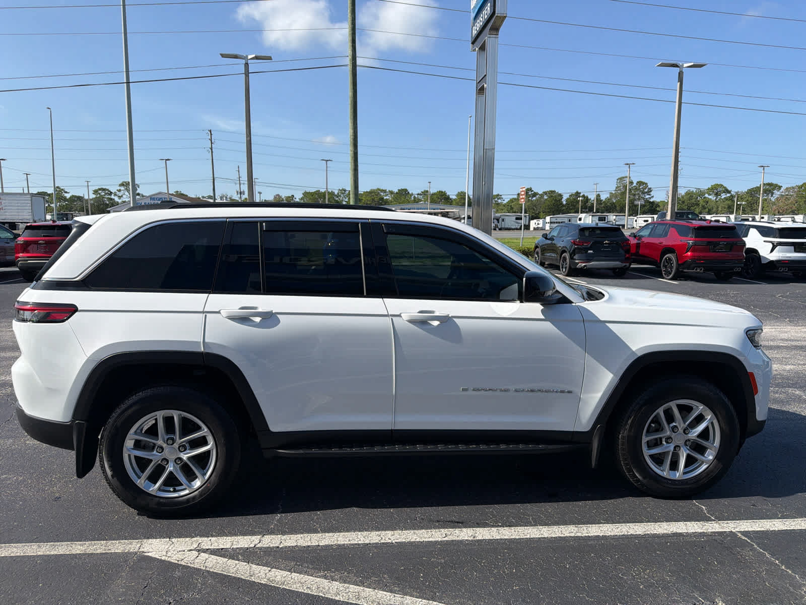 Used 2024 Jeep Grand Cherokee Laredo X w/ Luxury Tech Group I RWD image 6