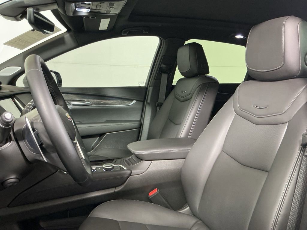 Used 2025 Cadillac XT5 Sportv w/ Technology Package AWD/4WD image 23