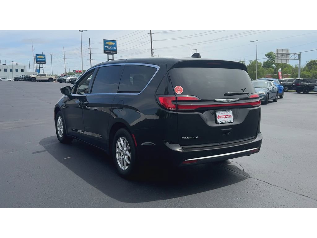 Used 2024 Chrysler Pacifica Touring-L FWD image 6