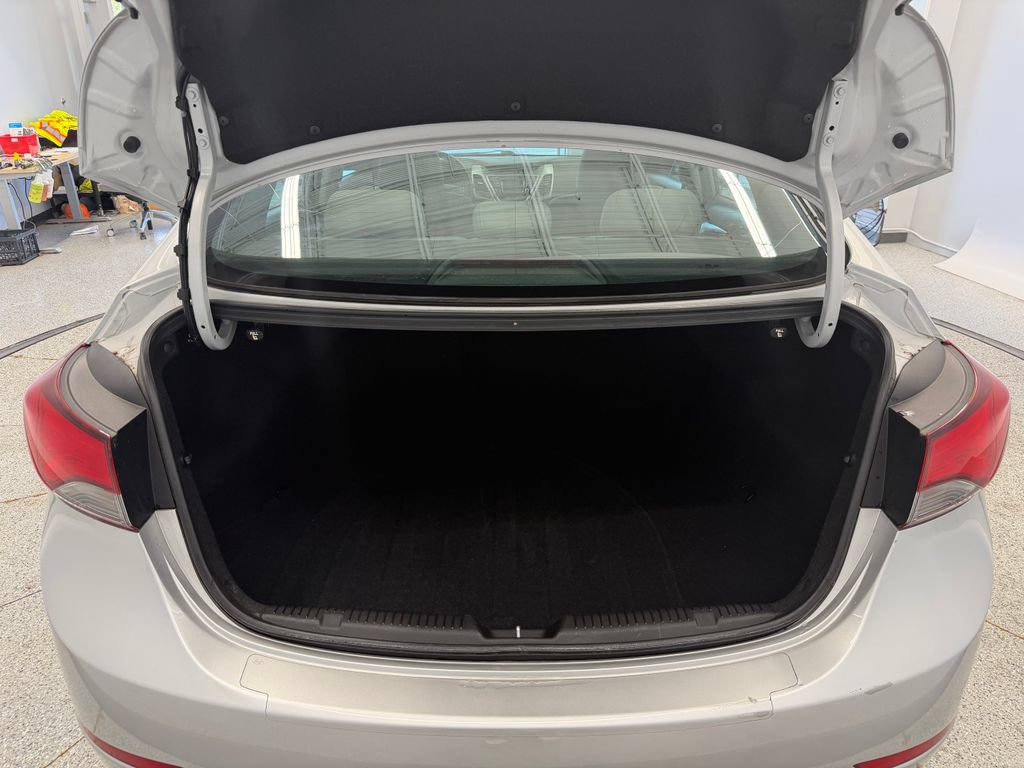 Used 2015 Hyundai Elantra SE w/ Option Group 02 FWD image 22
