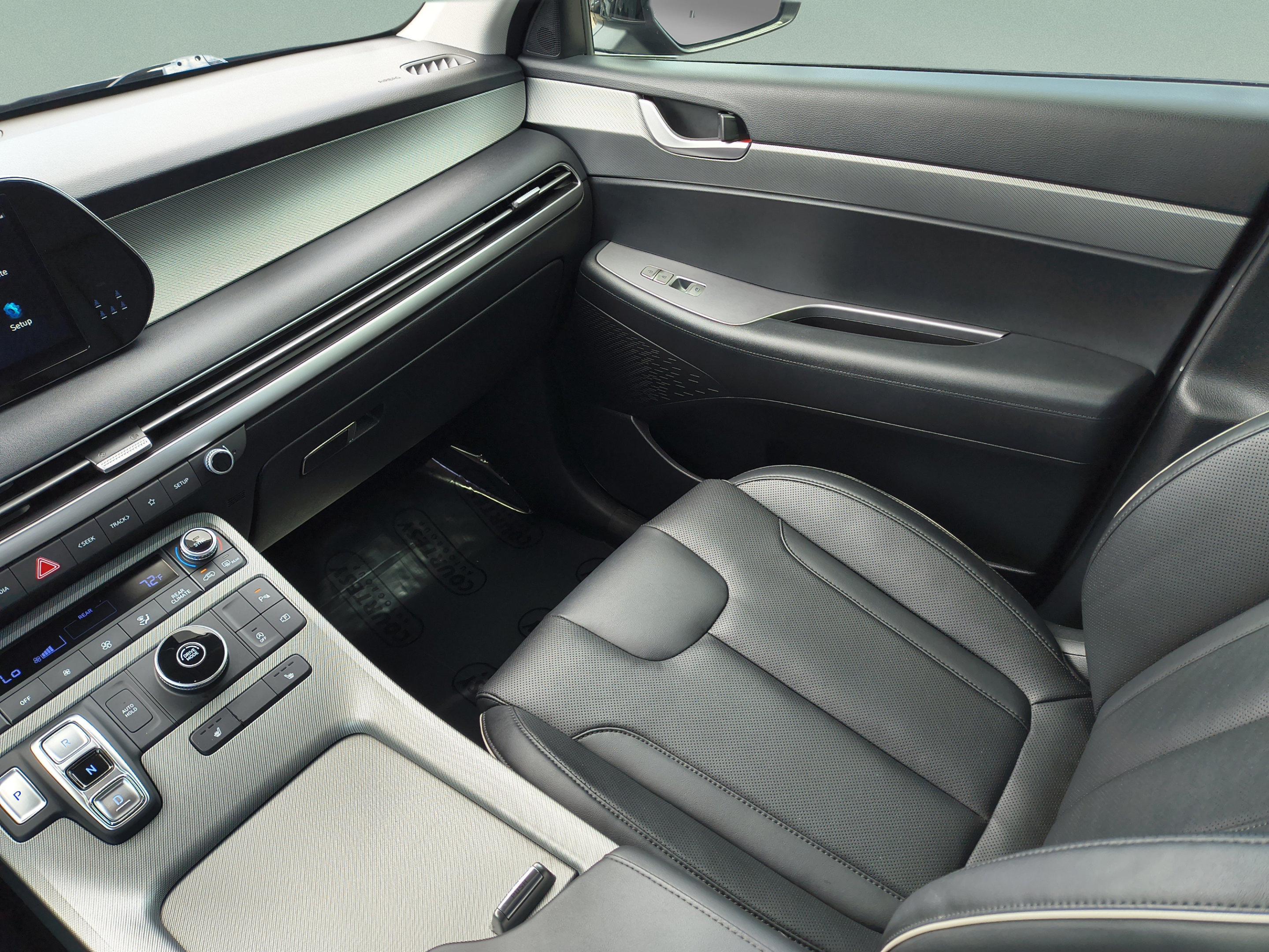 Certified 2024 Hyundai Palisade SEL FWD image 12