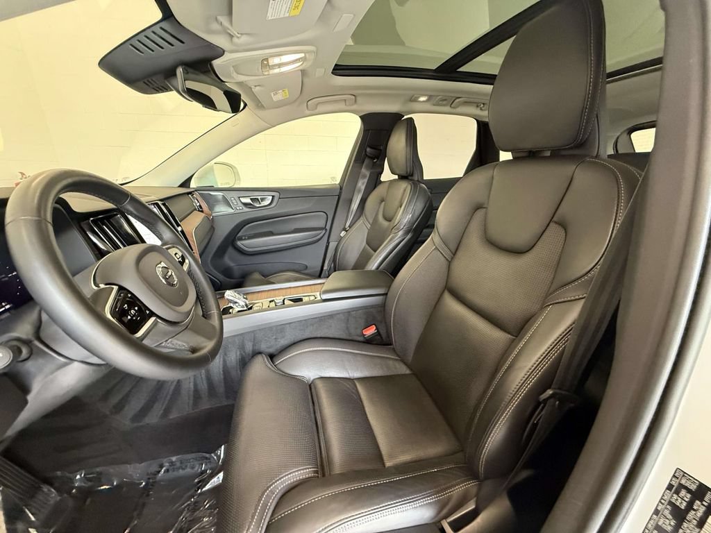Used 2023 Volvo XC60 T8 Ultimate w/ Climate Package AWD/4WD image 2