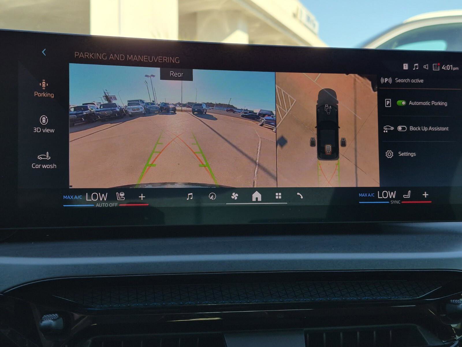 Certified 2025 BMW 230i 230i w/ Convenience Package image 17