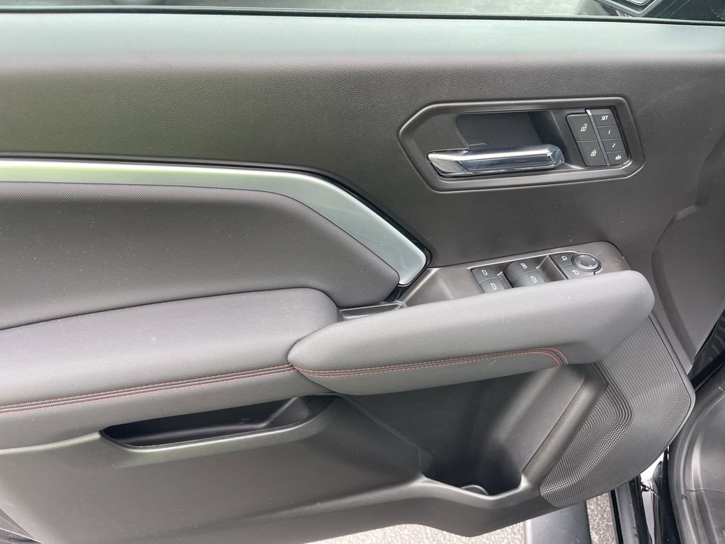 Used 2025 Chevrolet Colorado Z71 w/ Midnight Edition image 9