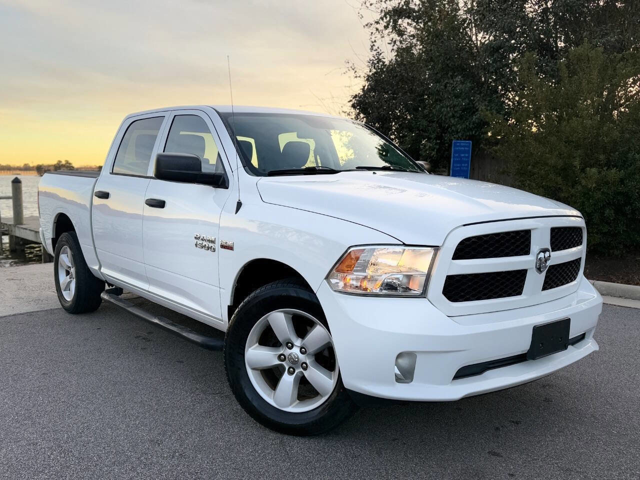 Used 2015 RAM 1500 Express AWD/4WD image 3