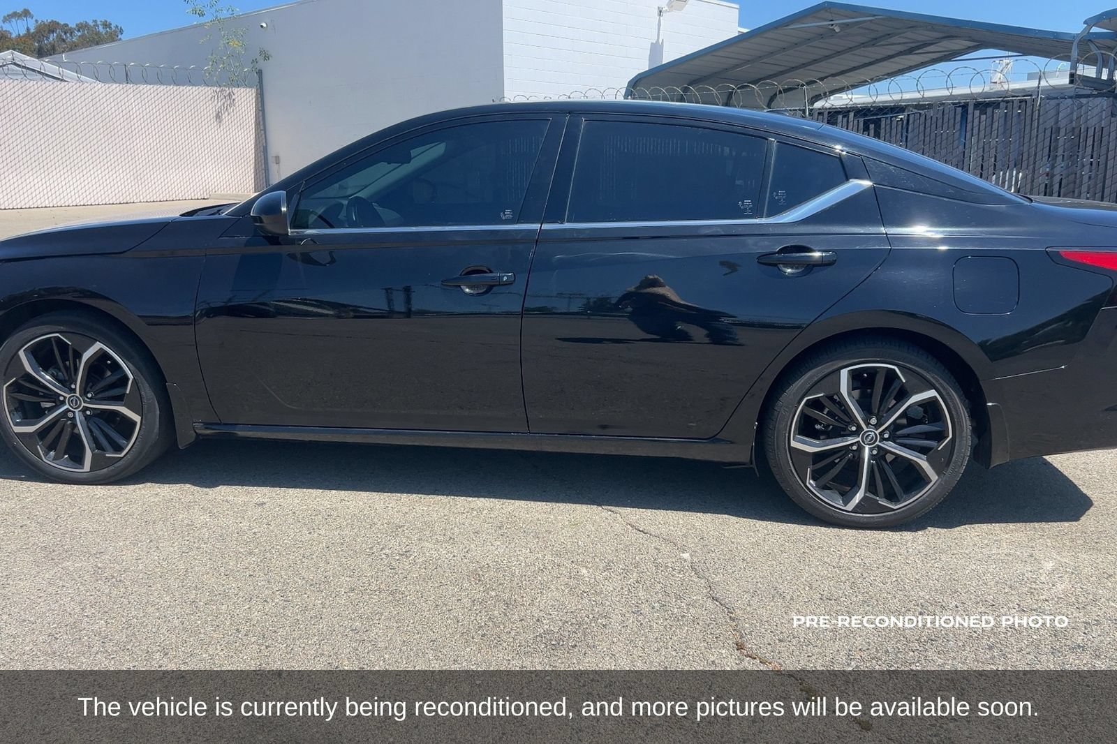 Used 2023 Nissan Altima 2.5 SR FWD image 9