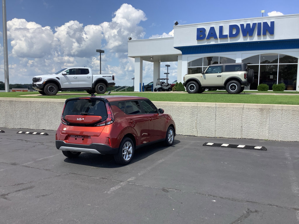 Used 2023 Kia Soul LX w/ LX Technology Package image 7