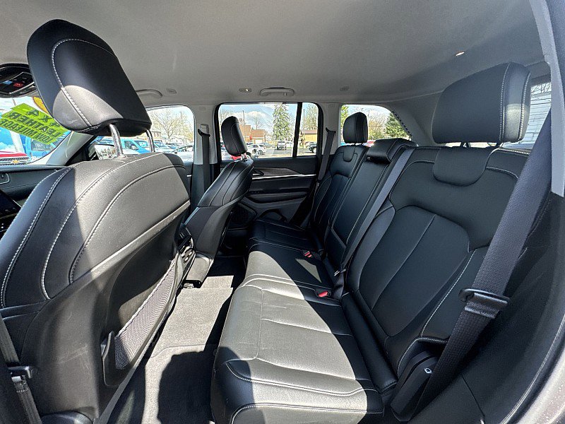 Used 2024 Jeep Grand Cherokee Limited image 24