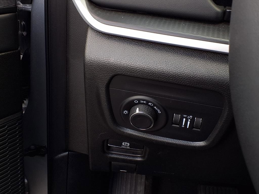 Used 2025 Jeep Grand Cherokee Altitude AWD/4WD image 15
