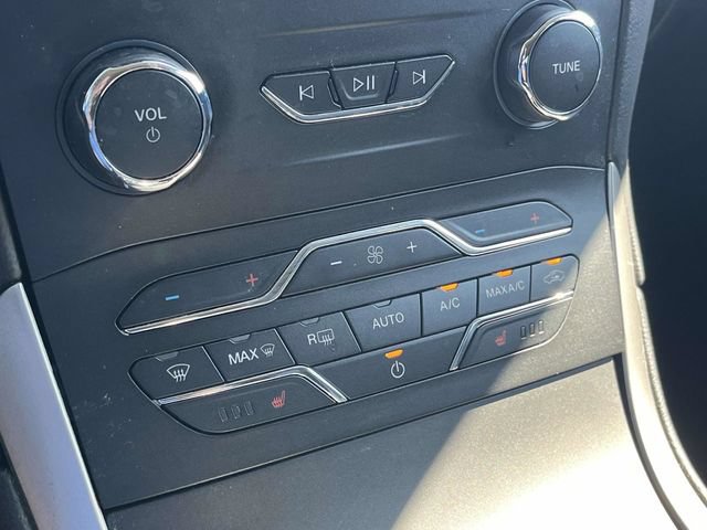 Used 2019 Ford Edge SEL w/ Equipment Group 201A AWD/4WD image 32