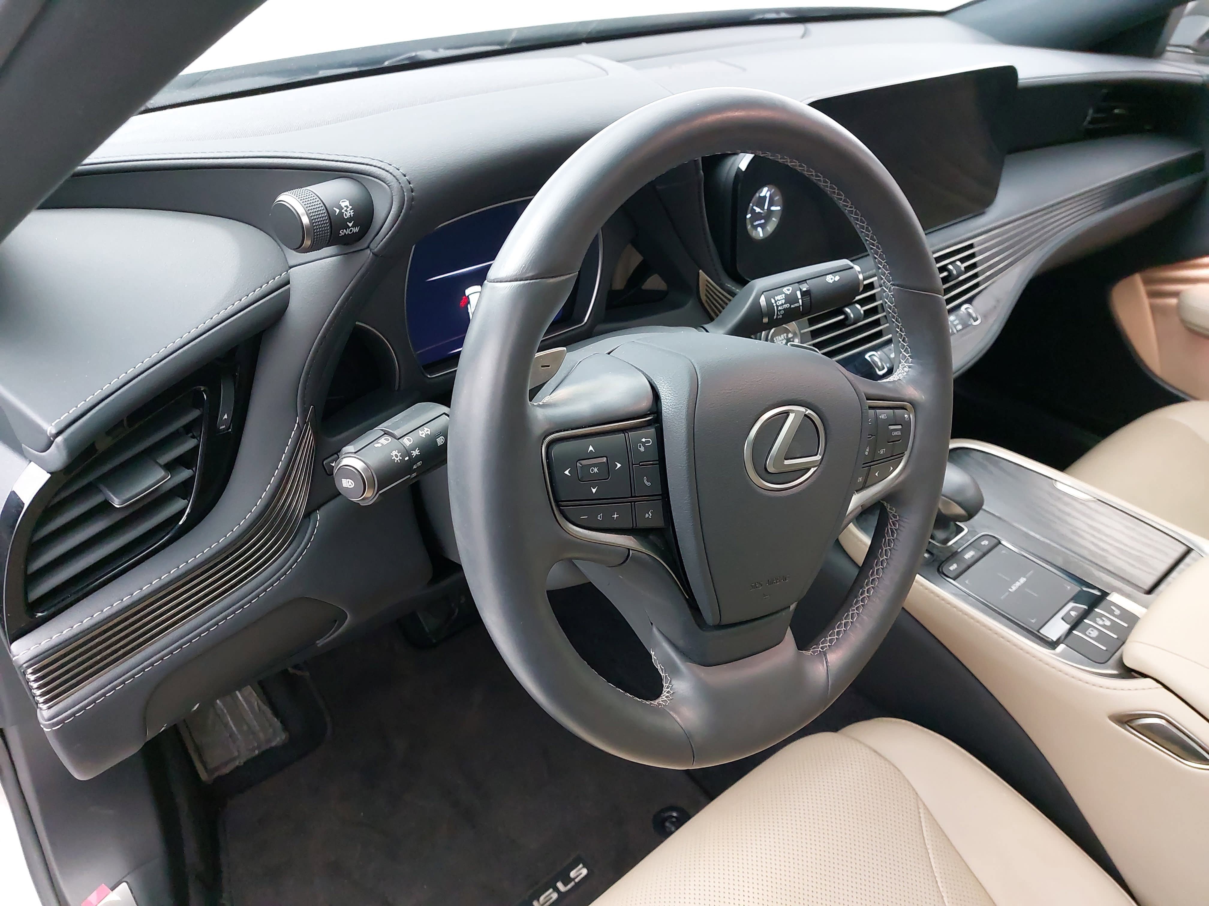 Used 2021 Lexus LS 500 w/ Accessory Package (Z2) image 18