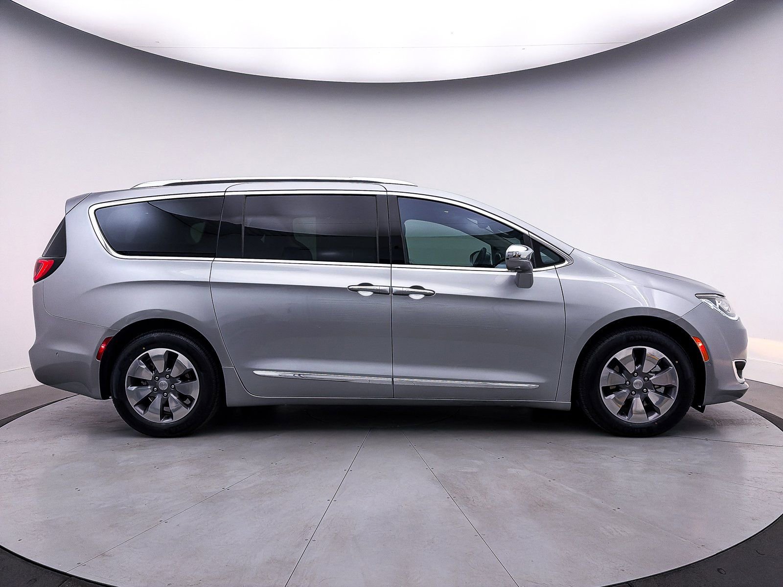 Used 2020 Chrysler Pacifica Limited w/ Advanced Safetytec Group image 44