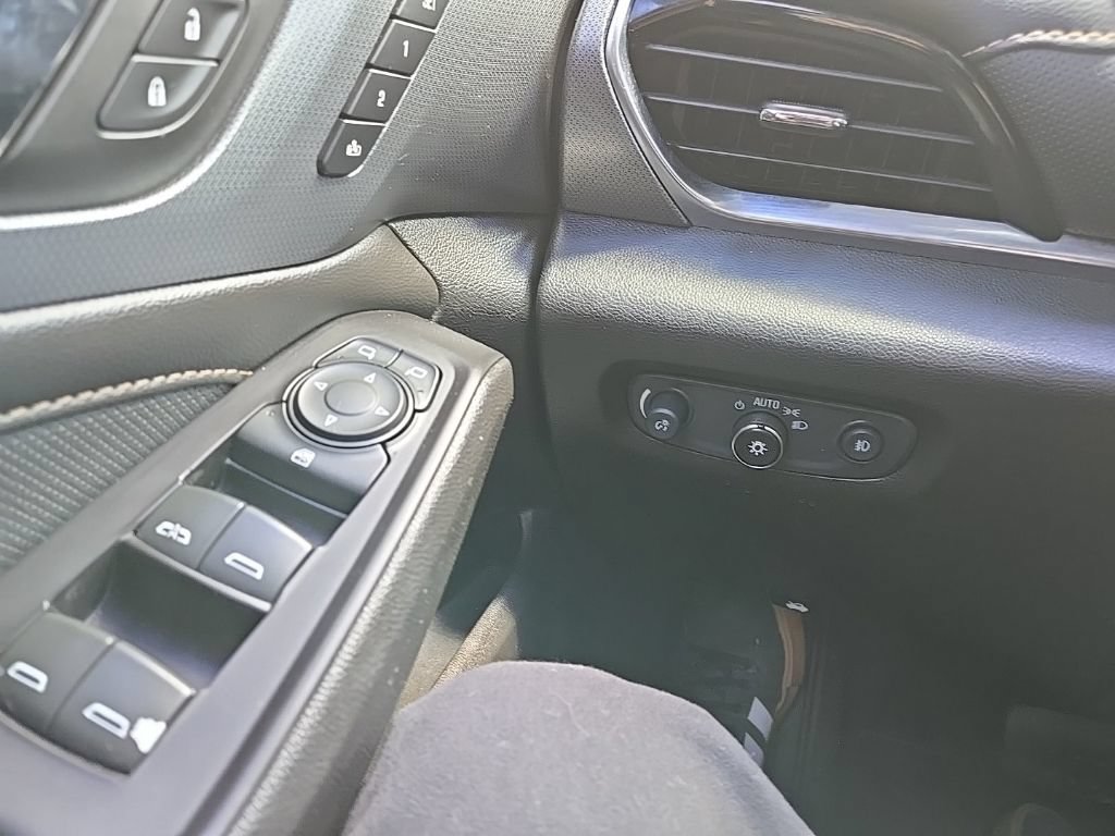 Used 2019 Chevrolet Traverse Premier w/ Driver Confidence II Package FWD image 22