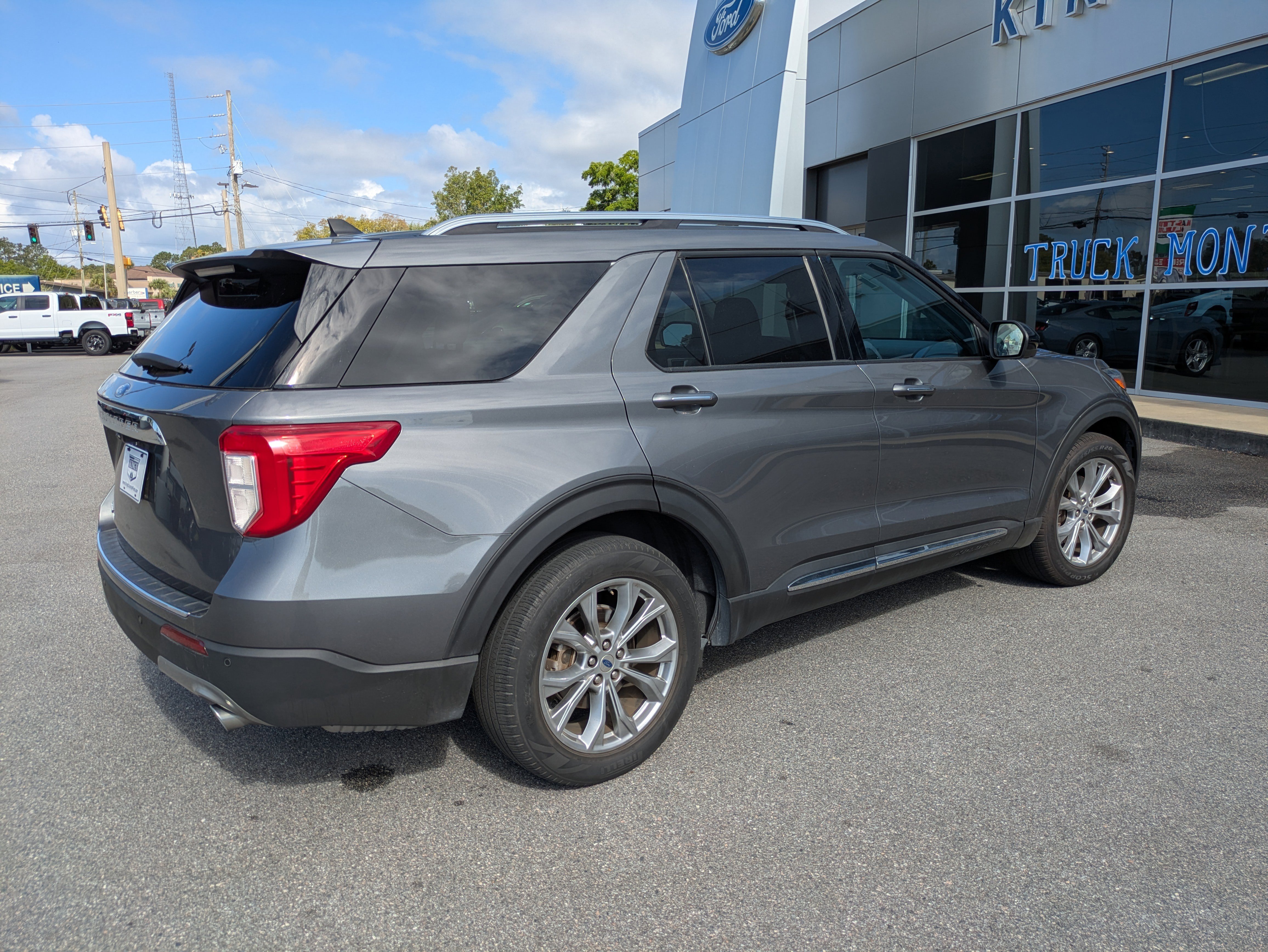 Used 2023 Ford Explorer Limited image 4