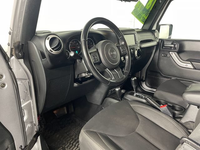 Used 2018 Jeep Wrangler Unlimited Sahara w/ Connectivity Group AWD/4WD image 3
