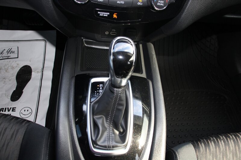 Used 2018 Nissan Rogue SV AWD/4WD image 8