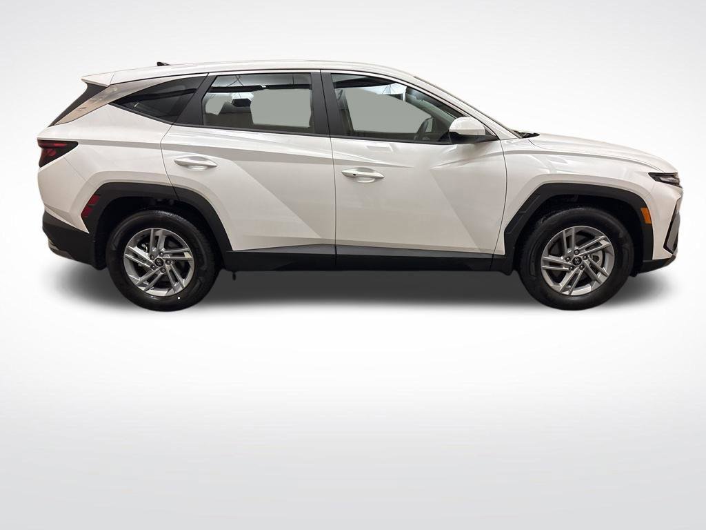 New 2025 Hyundai Tucson SE image 4