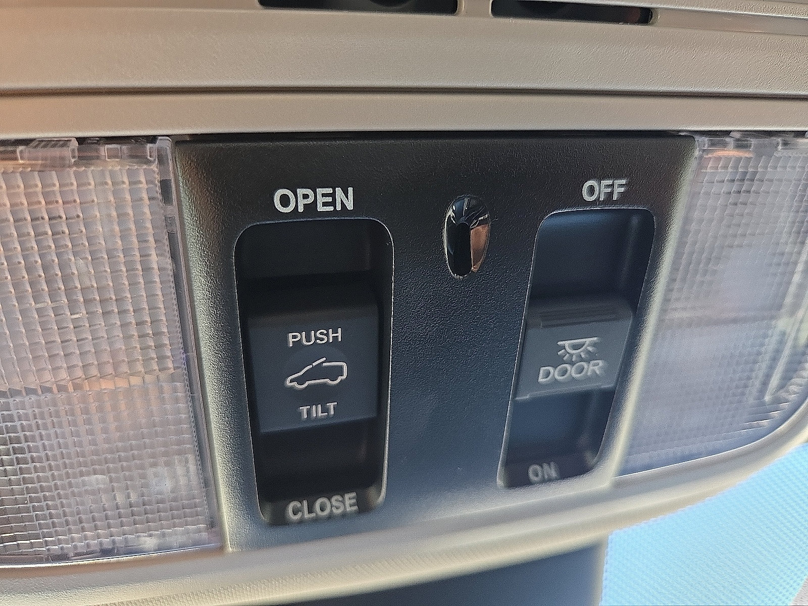 Used 2025 Honda Odyssey Elite image 22
