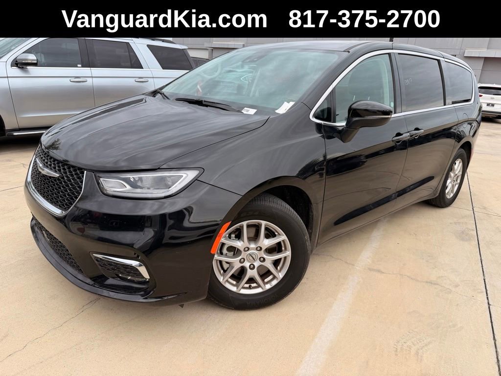 Used 2023 Chrysler Pacifica Touring-L FWD image 1
