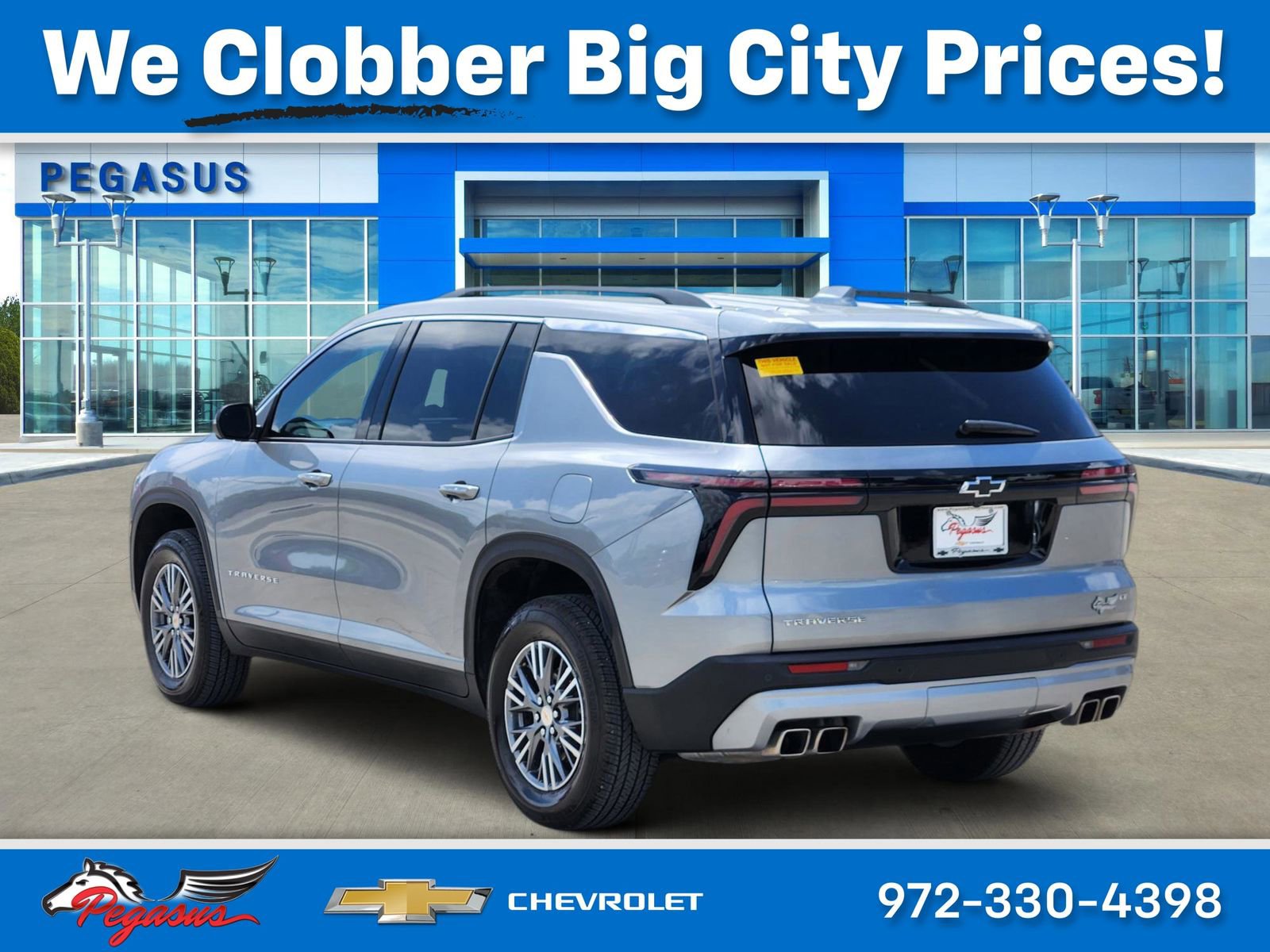 Used 2024 Chevrolet Traverse LT image 4
