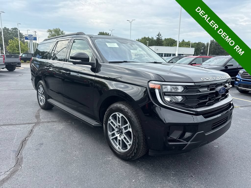 Used 2025 Ford Expedition Max Active AWD/4WD image 4