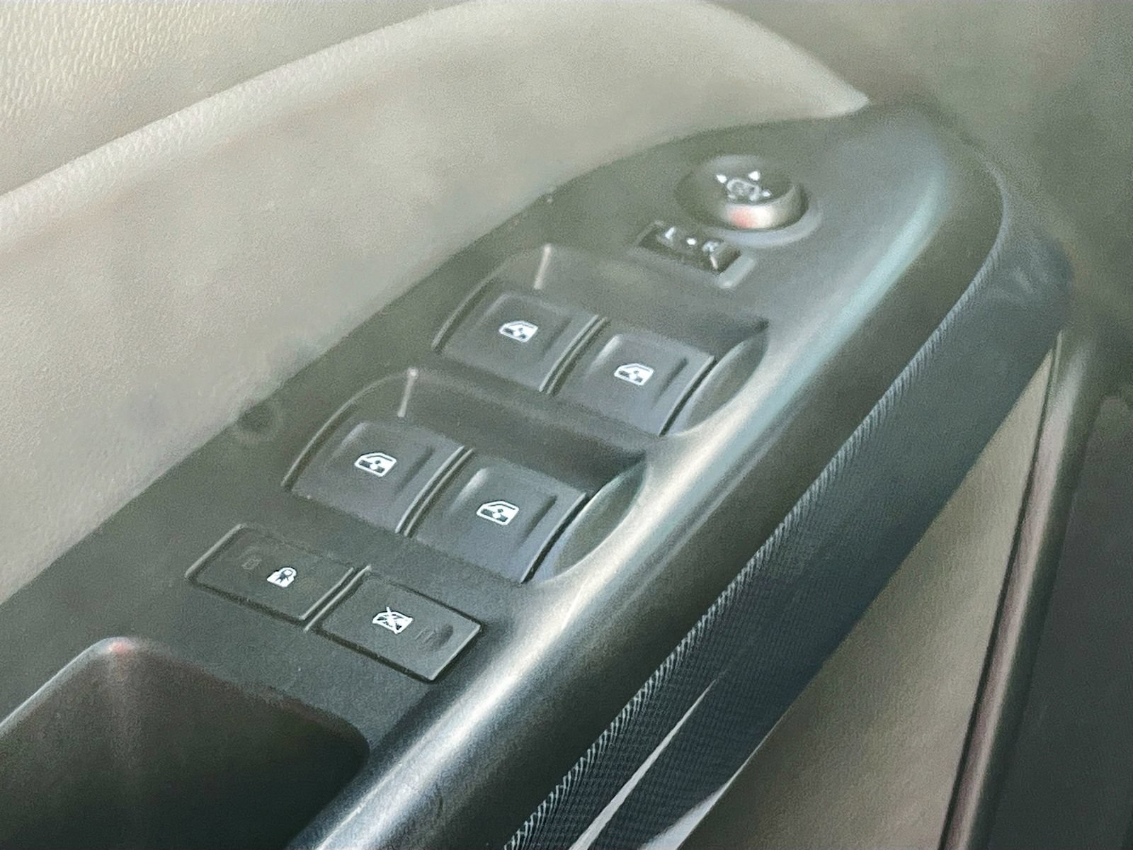 Used 2022 Chevrolet Colorado Z71 AWD/4WD image 18