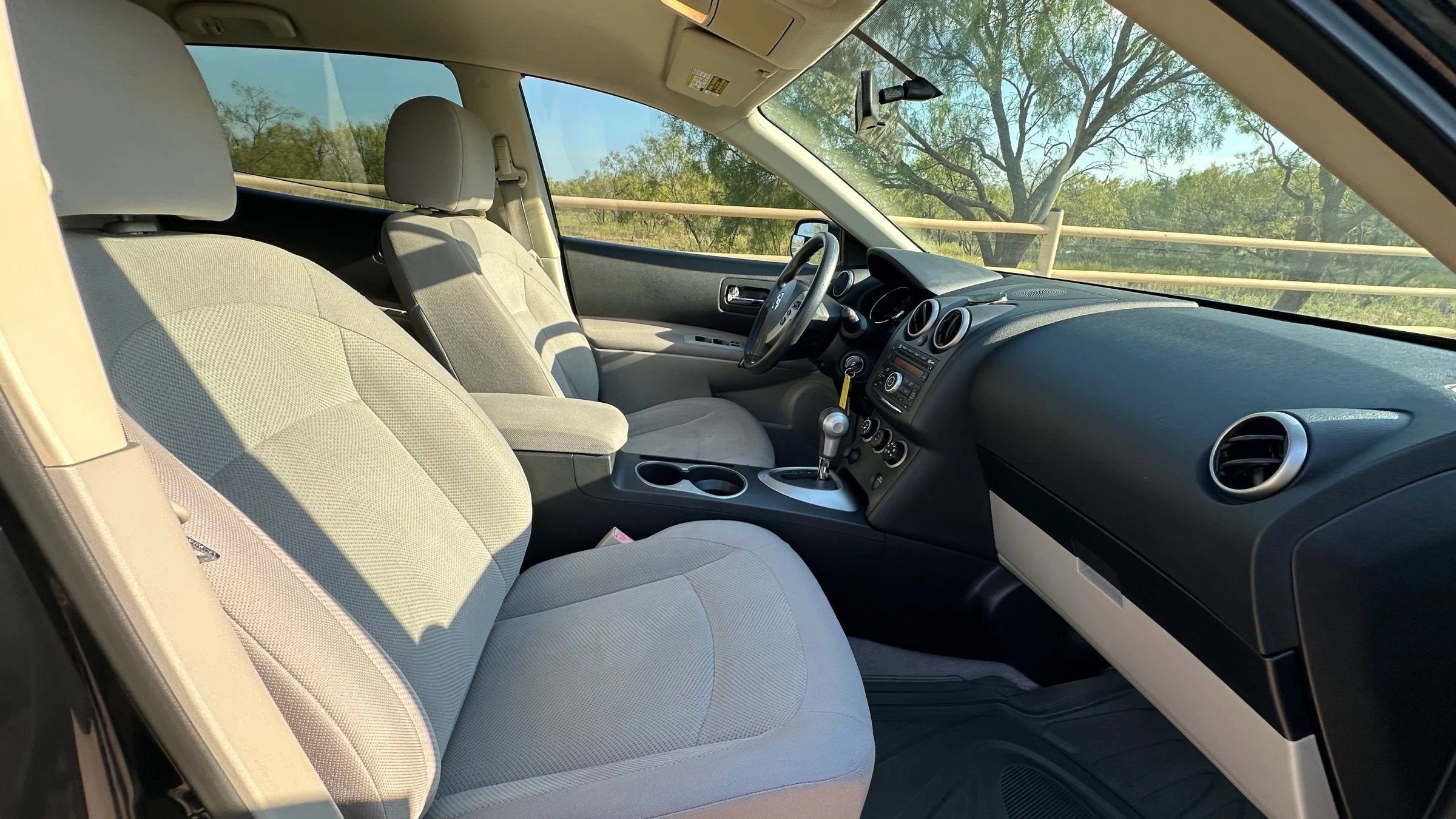 Used 2011 Nissan Rogue S image 23