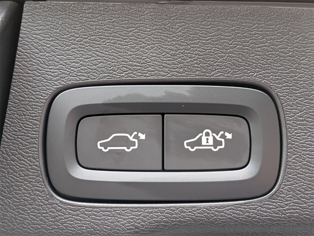 New 2026 Volvo XC60 T8 Ultra w/ Protection Package Premier image 14