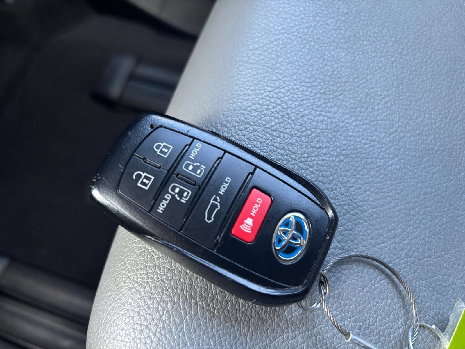 Used 2025 Toyota Sienna XLE FWD image 19