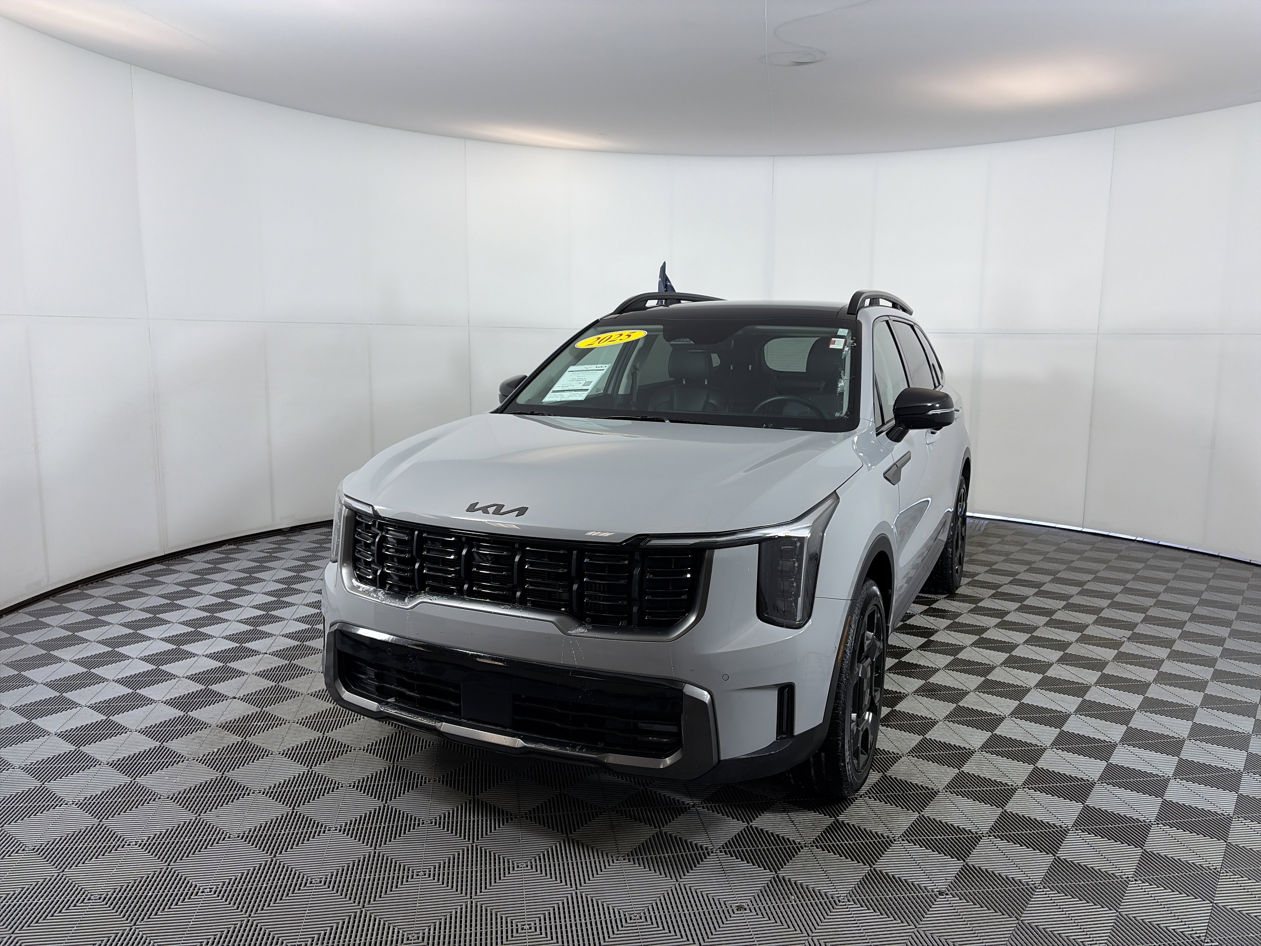 Certified 2025 Kia Sorento SX image 2
