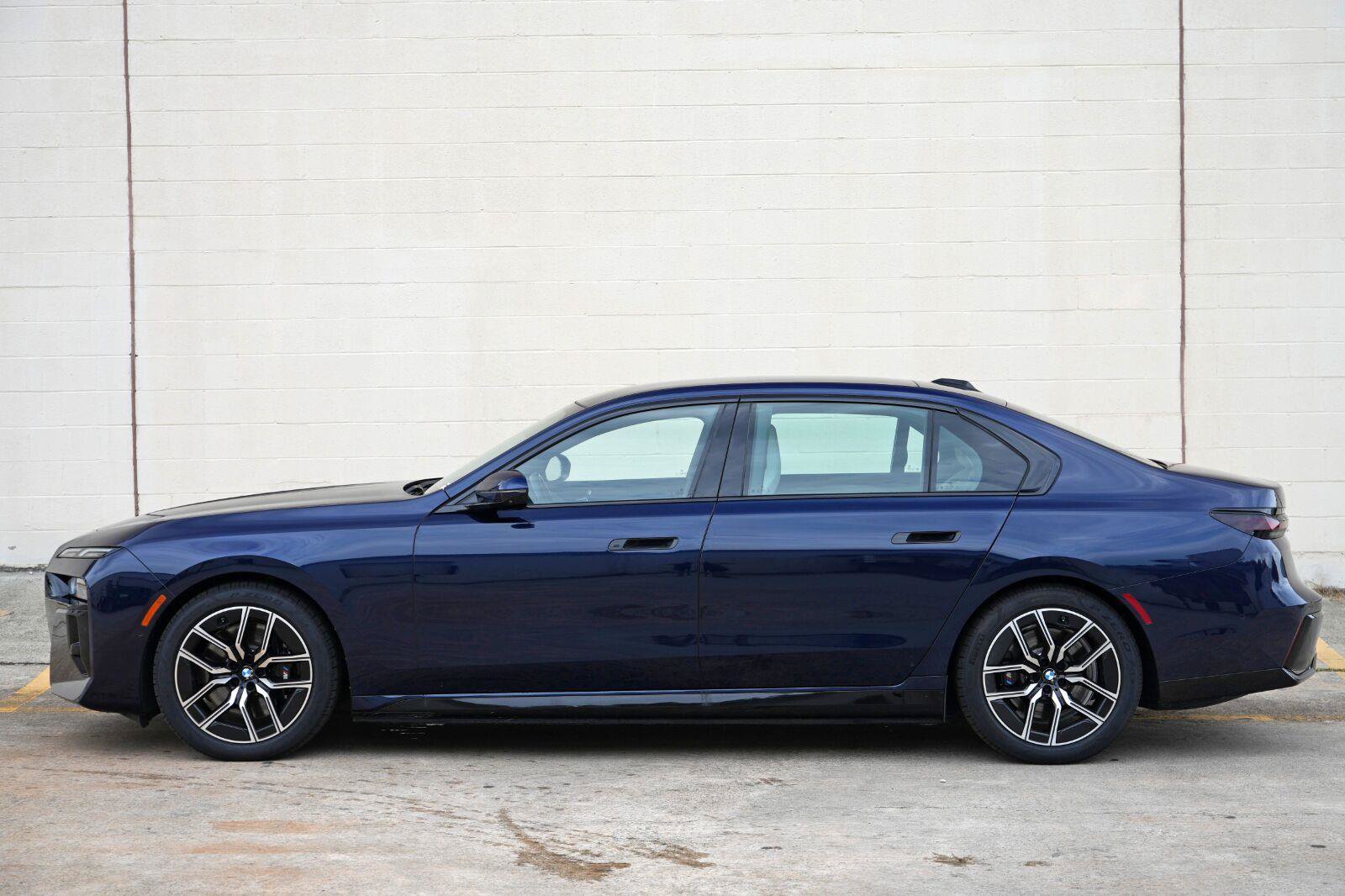 Used 2023 BMW i7 xDrive60 AWD/4WD image 64