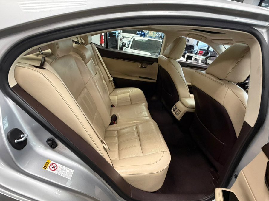 Used 2016 Lexus ES 350 w/ Luxury Package w/Wood Trim image 27