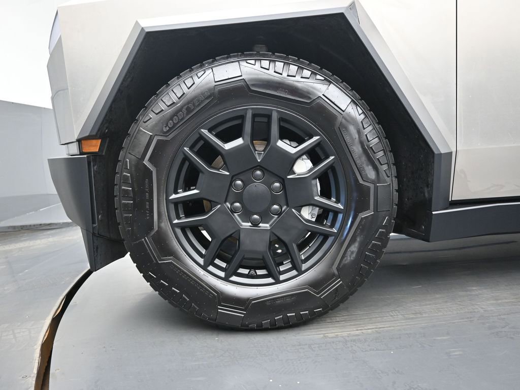 Used 2025 Tesla Cybertruck AWD Crew Cab image 21