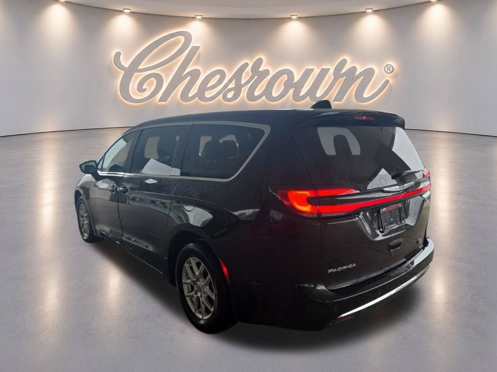 Used 2025 Chrysler Pacifica Select FWD image 7