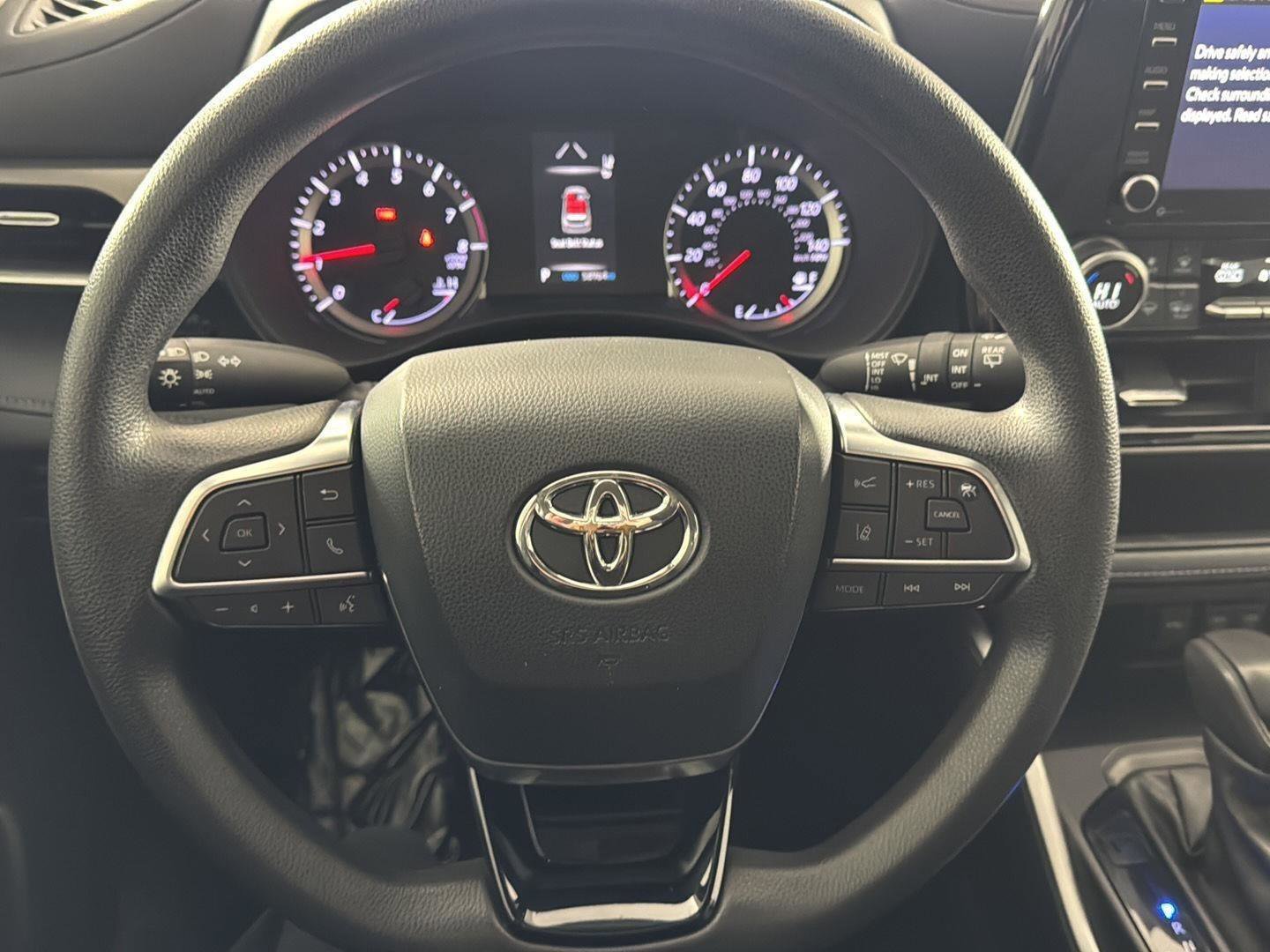 Used 2021 Toyota Highlander L image 15