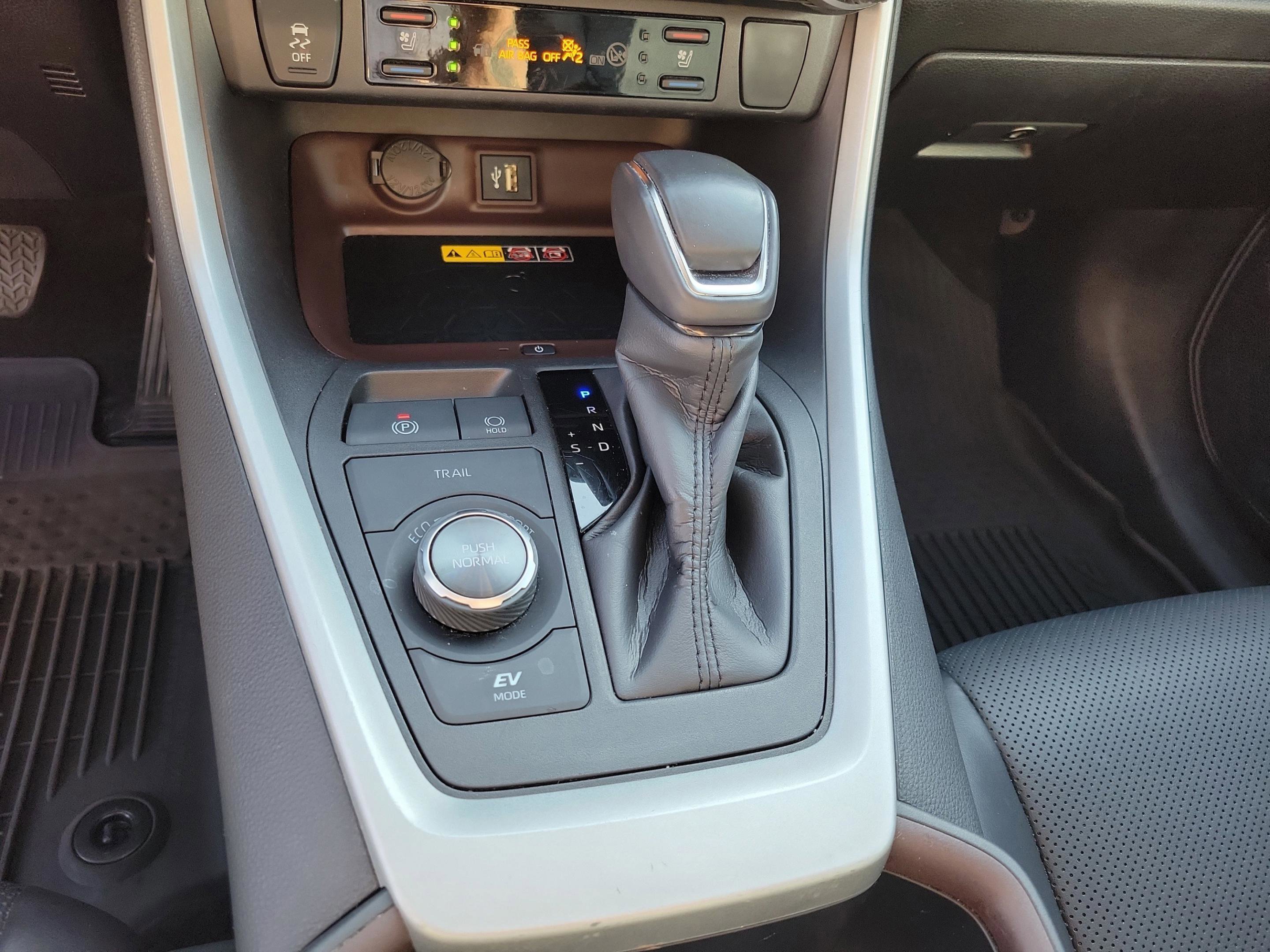 Used 2024 Toyota RAV4 Limited w/ Advanced Technology Package AWD/4WD image 25